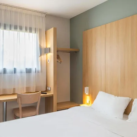 Angers Parc Expos 酒店 安茹地区韦里耶尔